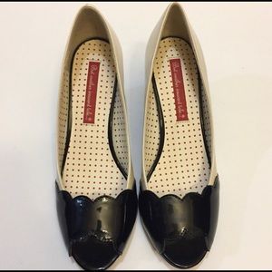 Like new cream and black scallop peep toe shoe